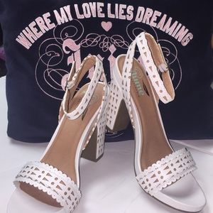 Plume by faryl robin